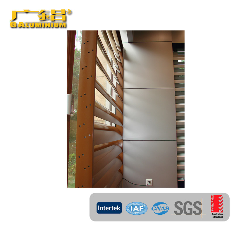 Pelindung Matahari Louver Aluminium Buram